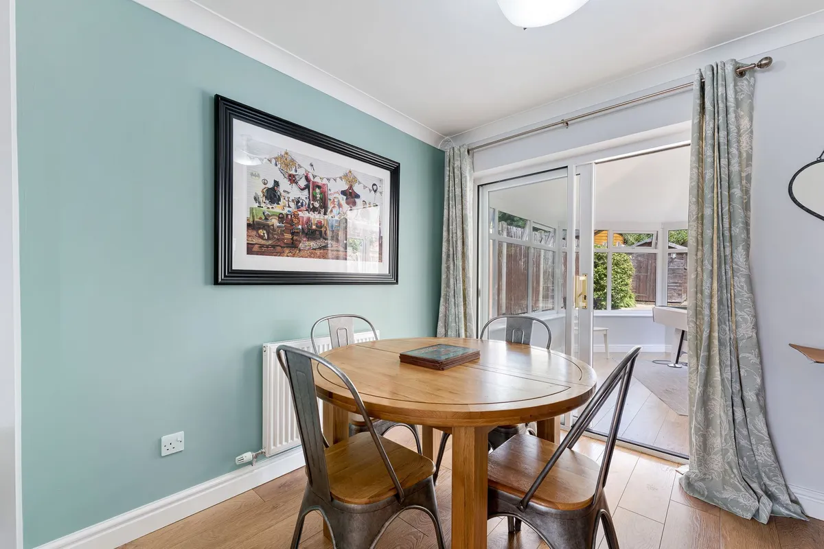 Wisenholme Close, Beechwood, WA7