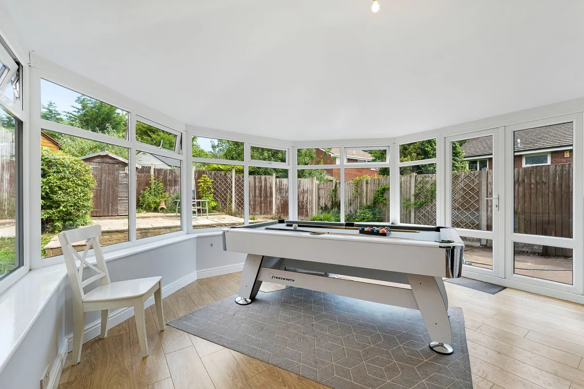 Wisenholme Close, Beechwood, WA7