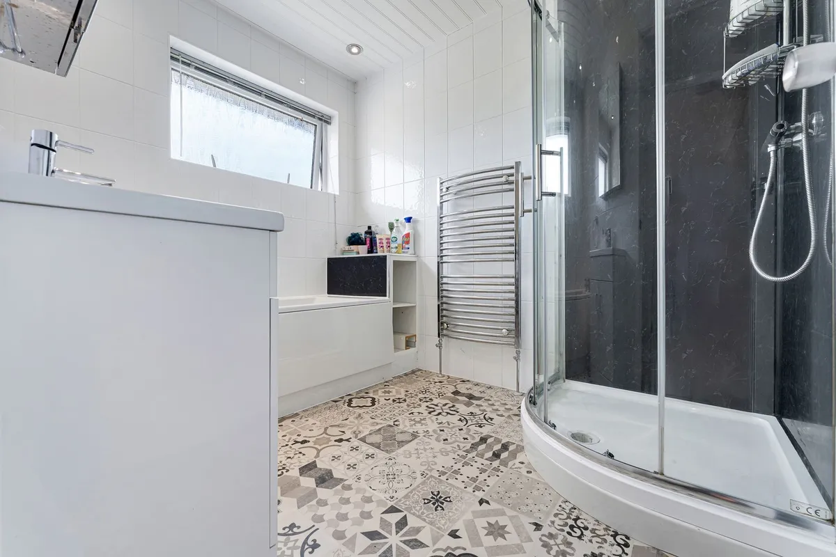 Wisenholme Close, Beechwood, WA7
