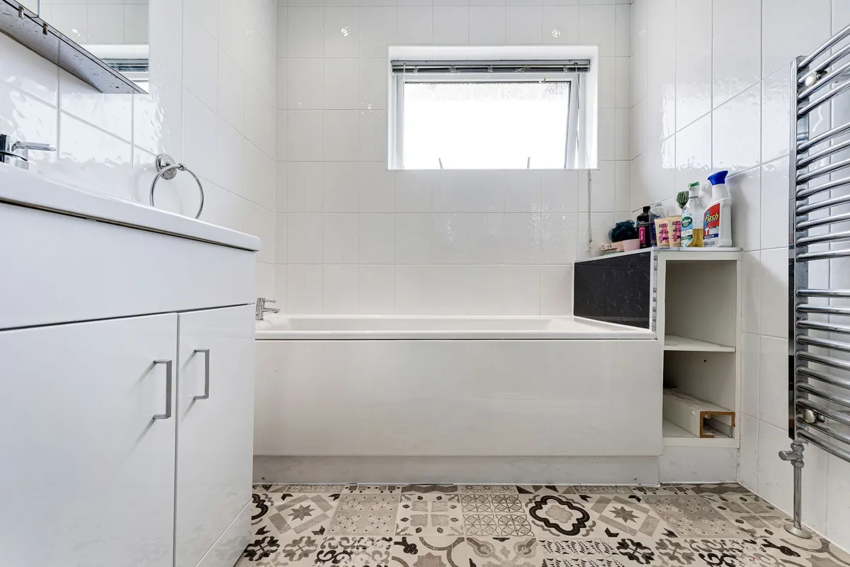 Wisenholme Close, Beechwood, WA7