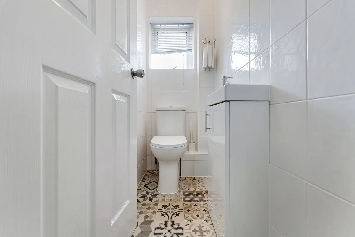 Wisenholme Close, Beechwood, WA7