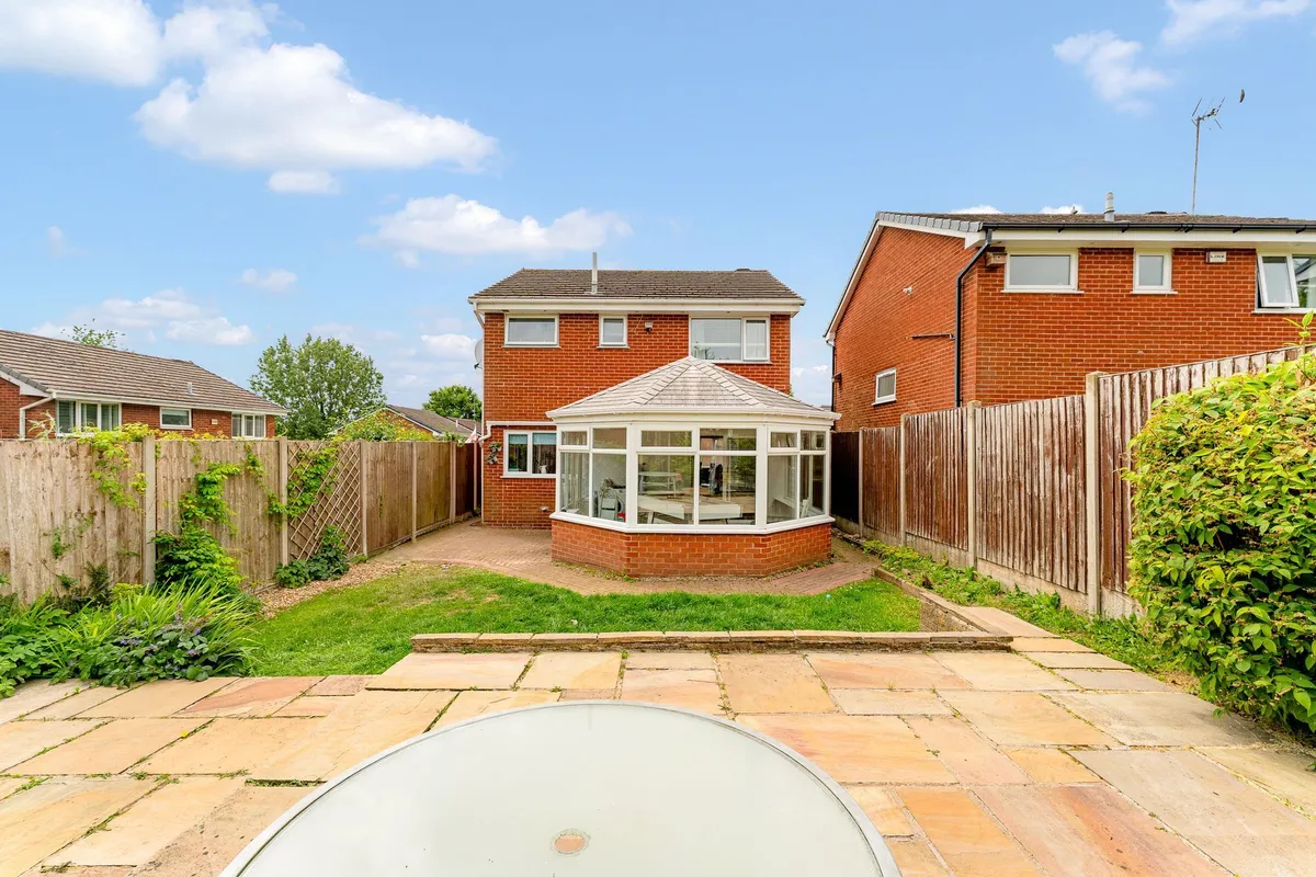 Wisenholme Close, Beechwood, WA7