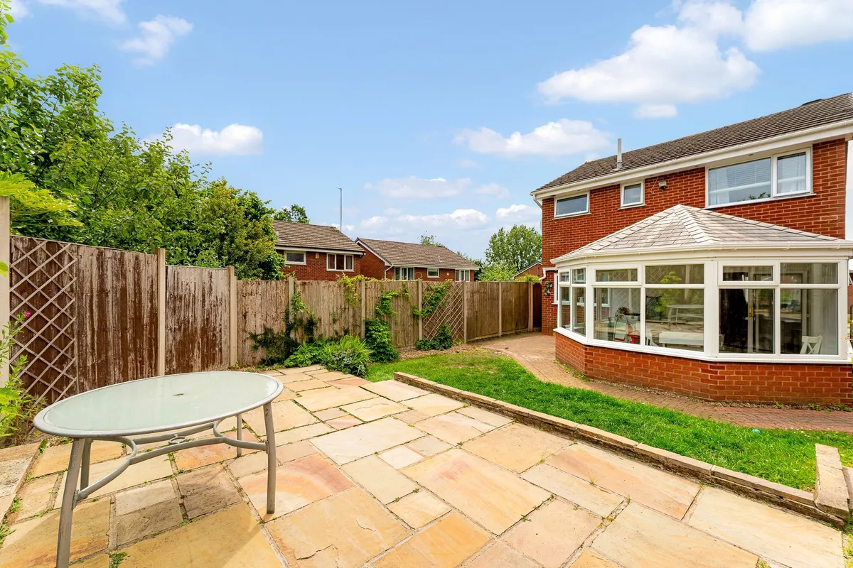 Wisenholme Close, Beechwood, WA7