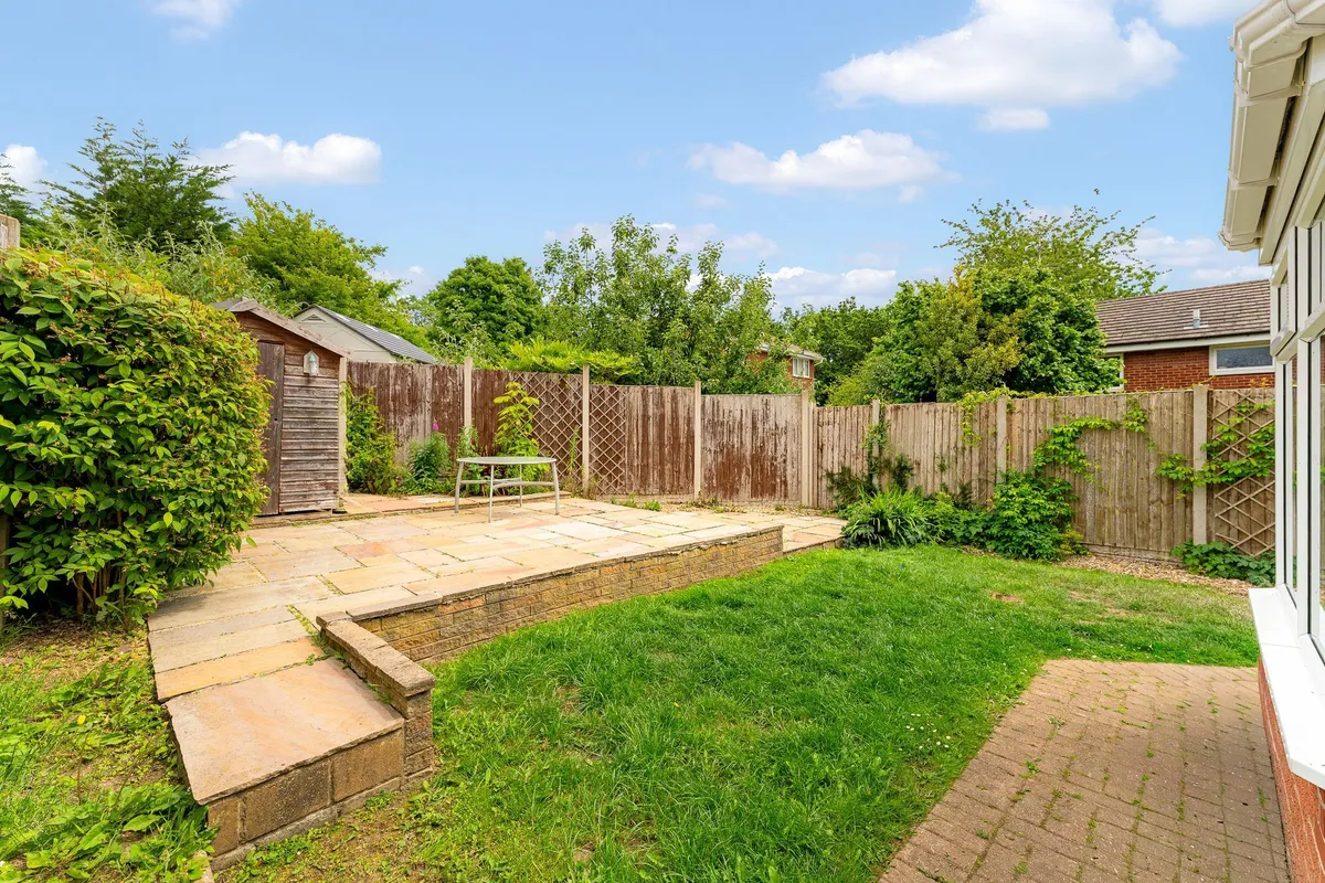 Wisenholme Close, Beechwood, WA7