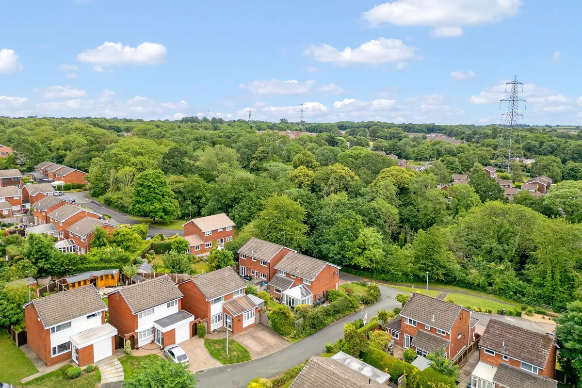 Wisenholme Close, Beechwood, WA7