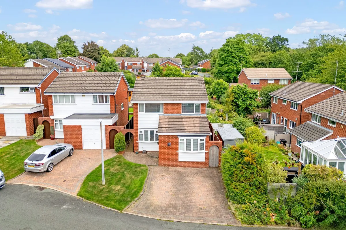 Wisenholme Close, Beechwood, WA7