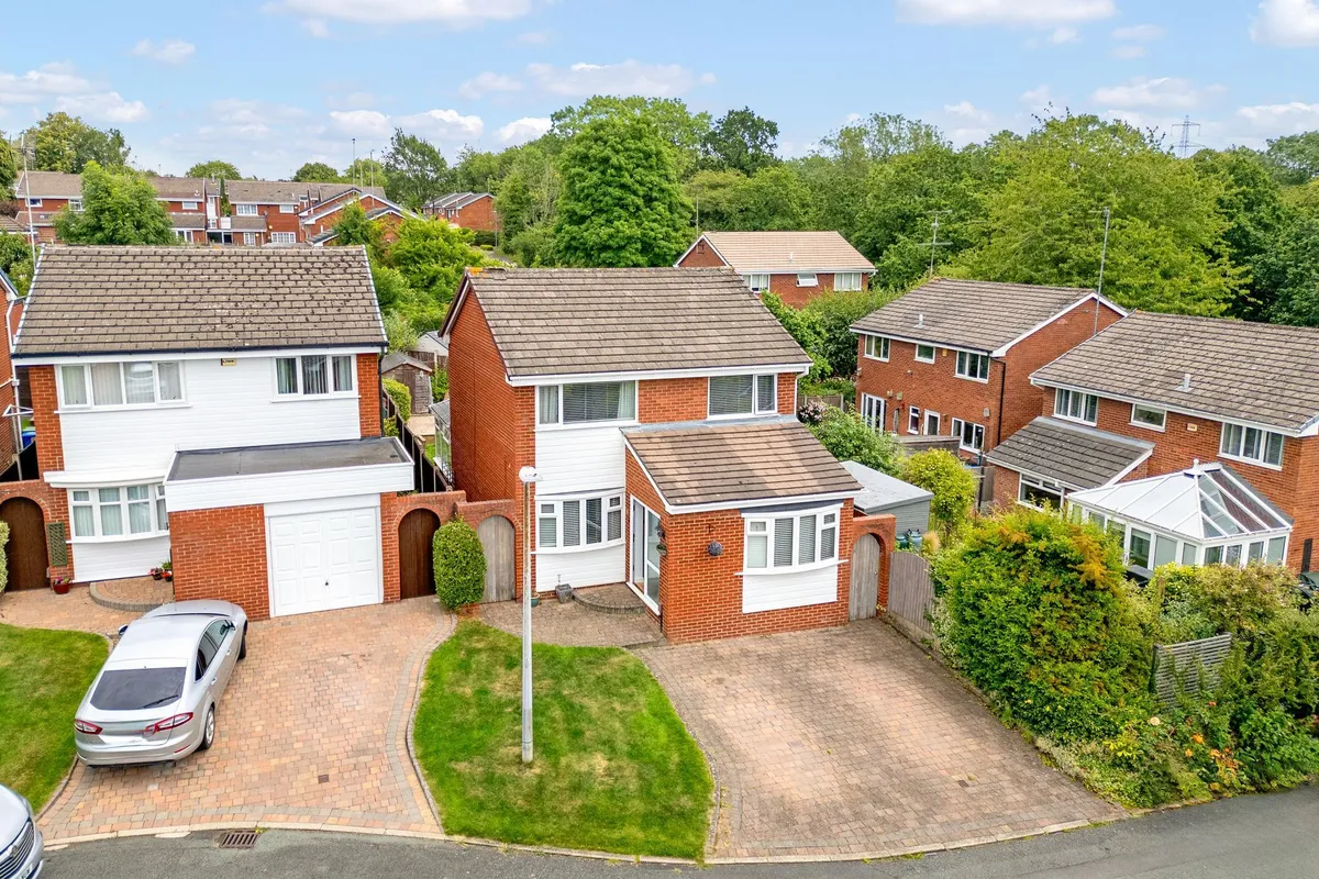Wisenholme Close, Beechwood, WA7