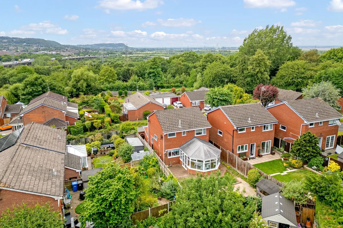 Wisenholme Close, Beechwood, WA7
