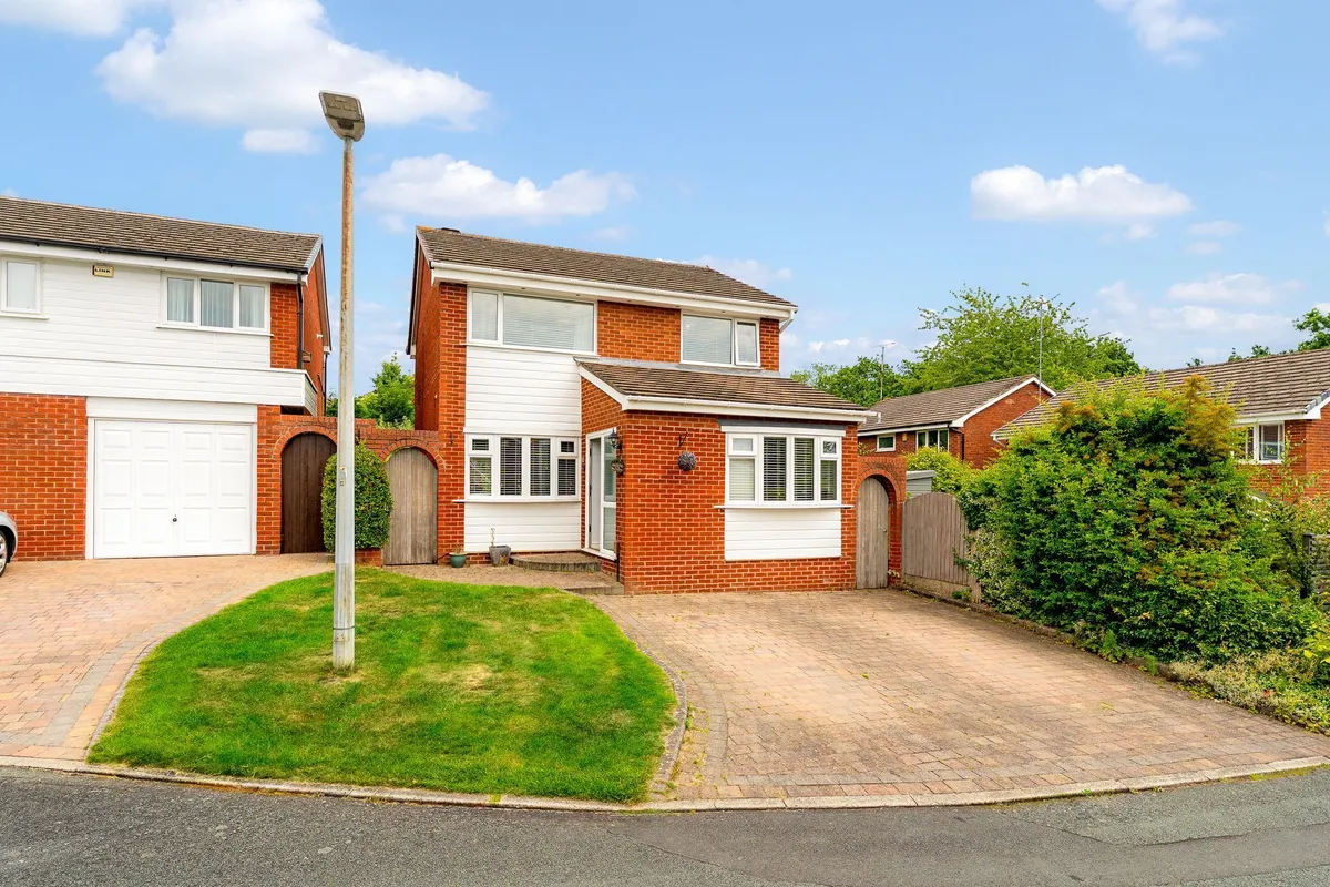 Wisenholme Close, Beechwood, WA7
