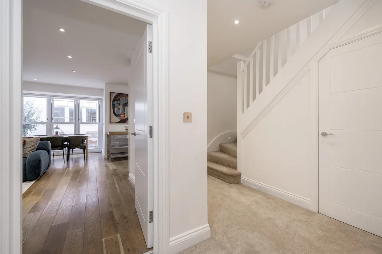 Mount Park Crescent, Ealing, W5 photo 9