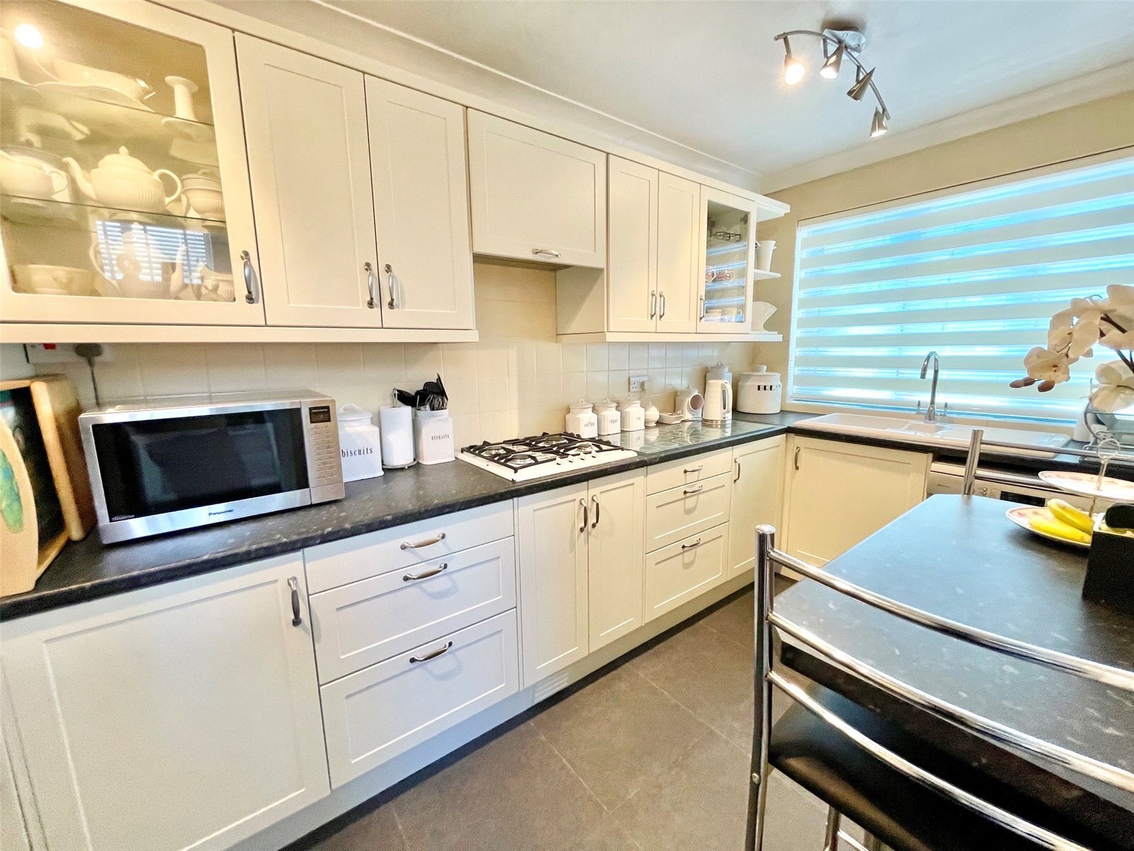 Theobalds Road, Leigh-on-Sea, Essex, SS9 Image 9