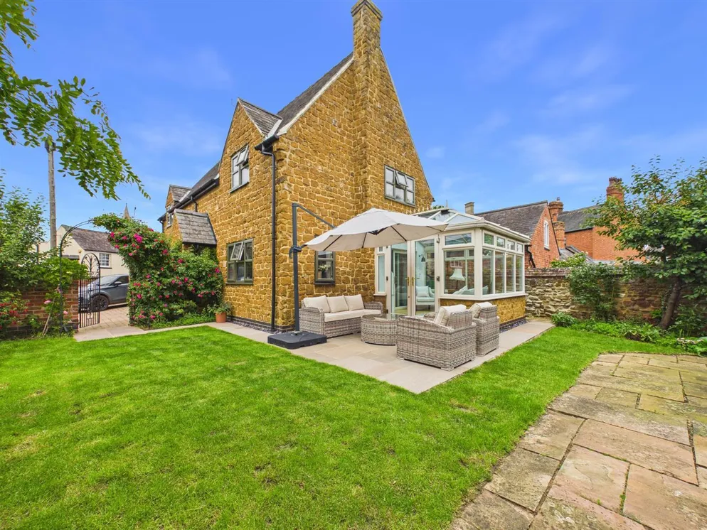 Property carousel item 4