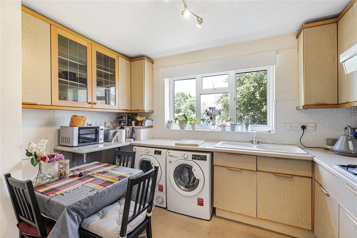 Manor Close, Cassington, Witney, Oxfordshire, OX29