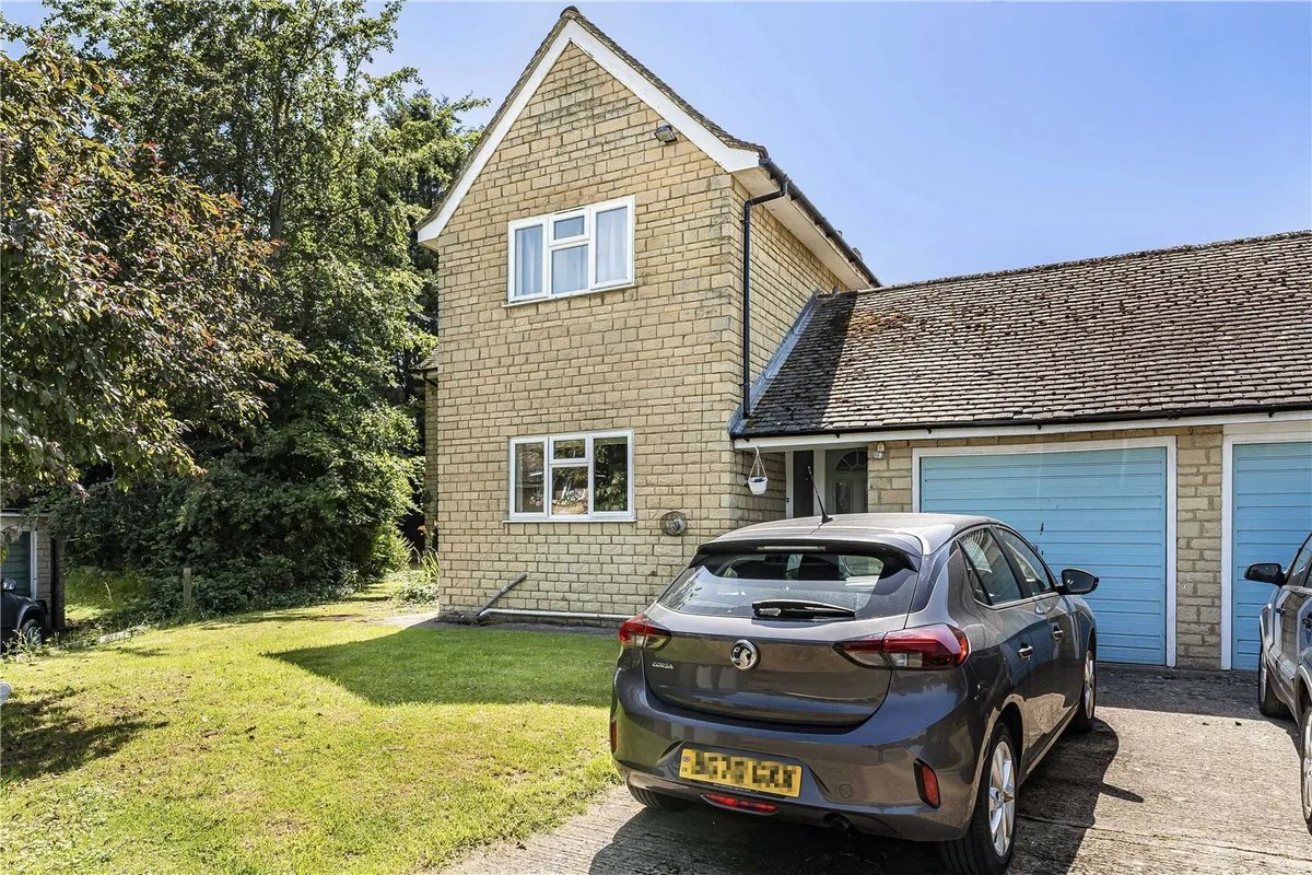 Manor Close, Cassington, Witney, Oxfordshire, OX29