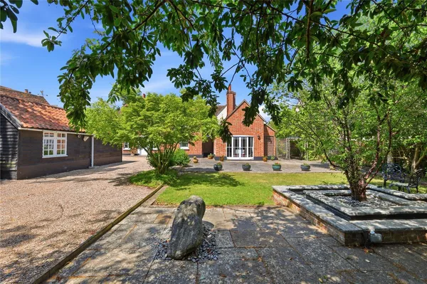 High Street, Kelvedon, CO5 photo 32