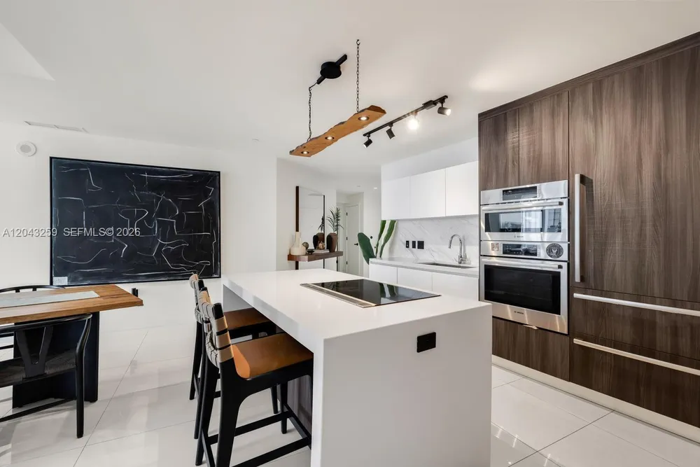 851 NE 1st Ave, Miami, FL 33132