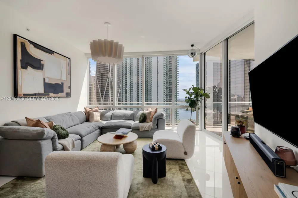 851 NE 1st Ave, Miami, FL 33132