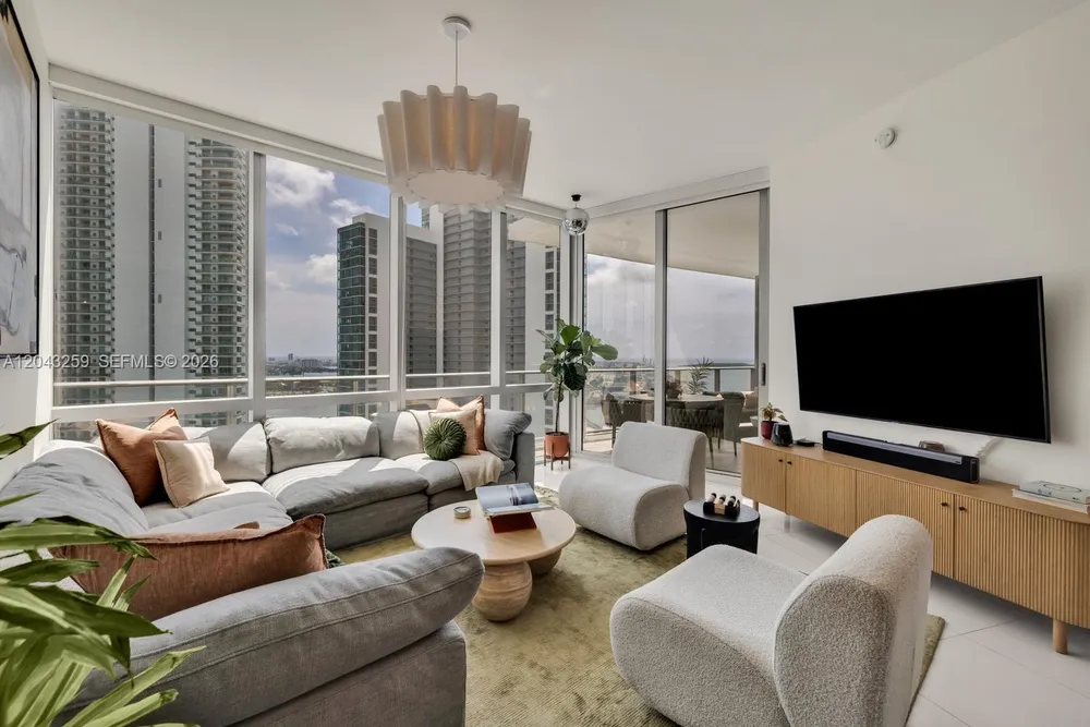 851 NE 1st Ave, Miami, FL 33132