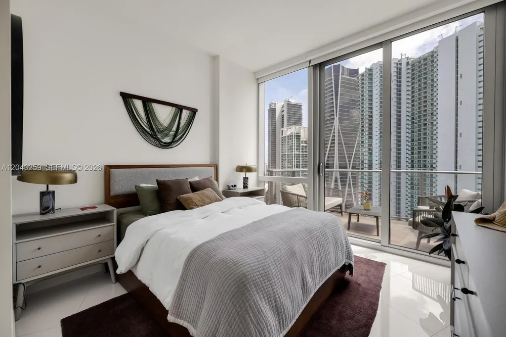 851 NE 1st Ave, Miami, FL 33132