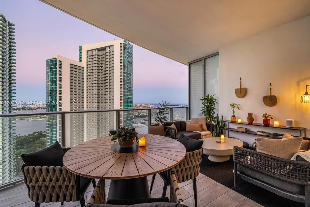851 NE 1st Ave, Miami, FL 33132