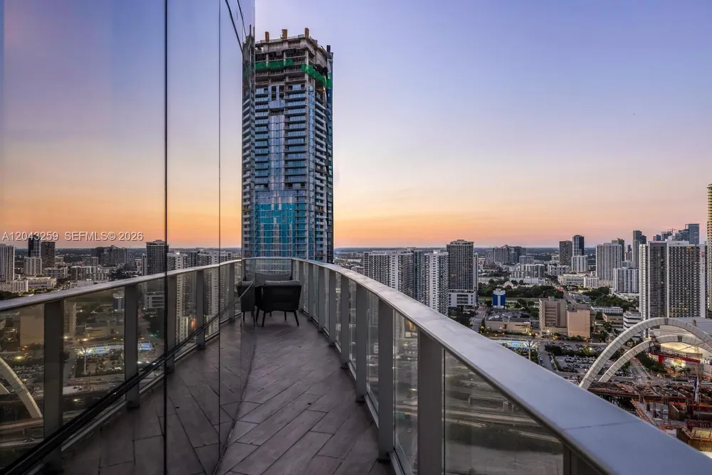 851 NE 1st Ave, Miami, FL 33132