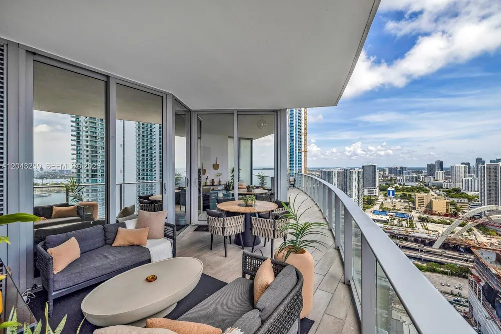 851 NE 1st Ave, Miami, FL 33132