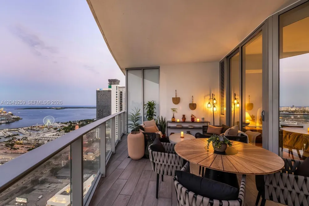 851 NE 1st Ave, Miami, FL 33132