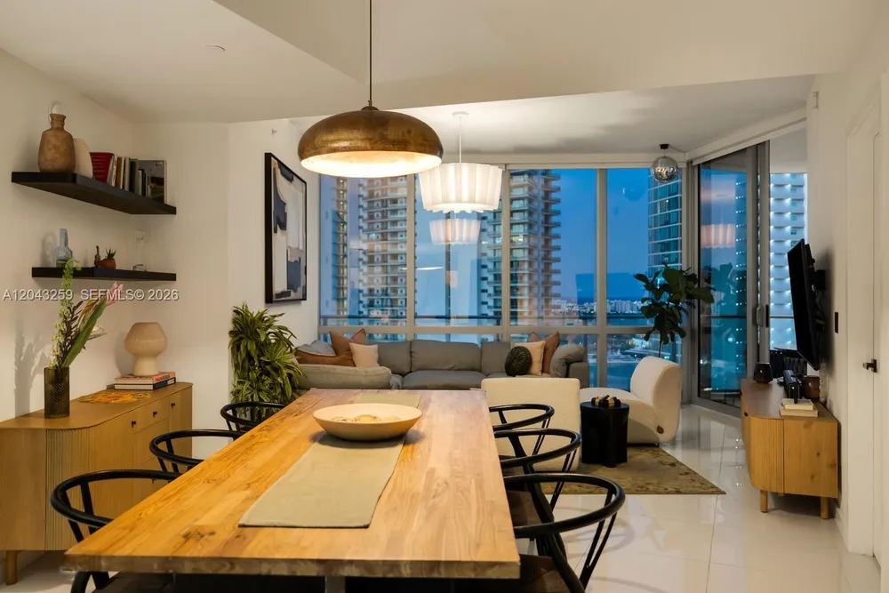 851 NE 1st Ave, Miami, FL 33132