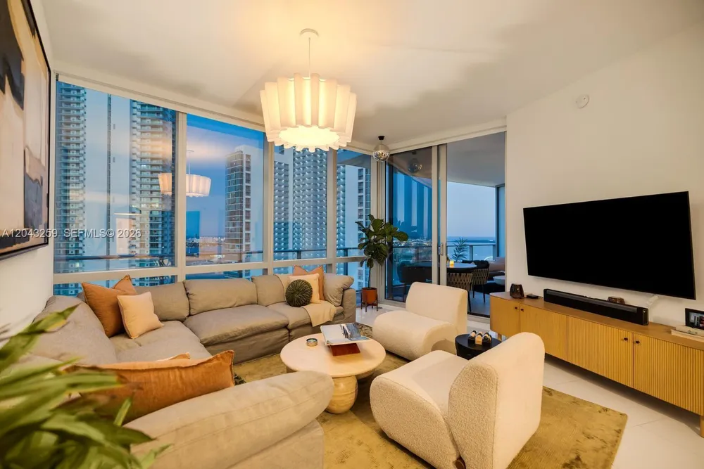851 NE 1st Ave, Miami, FL 33132
