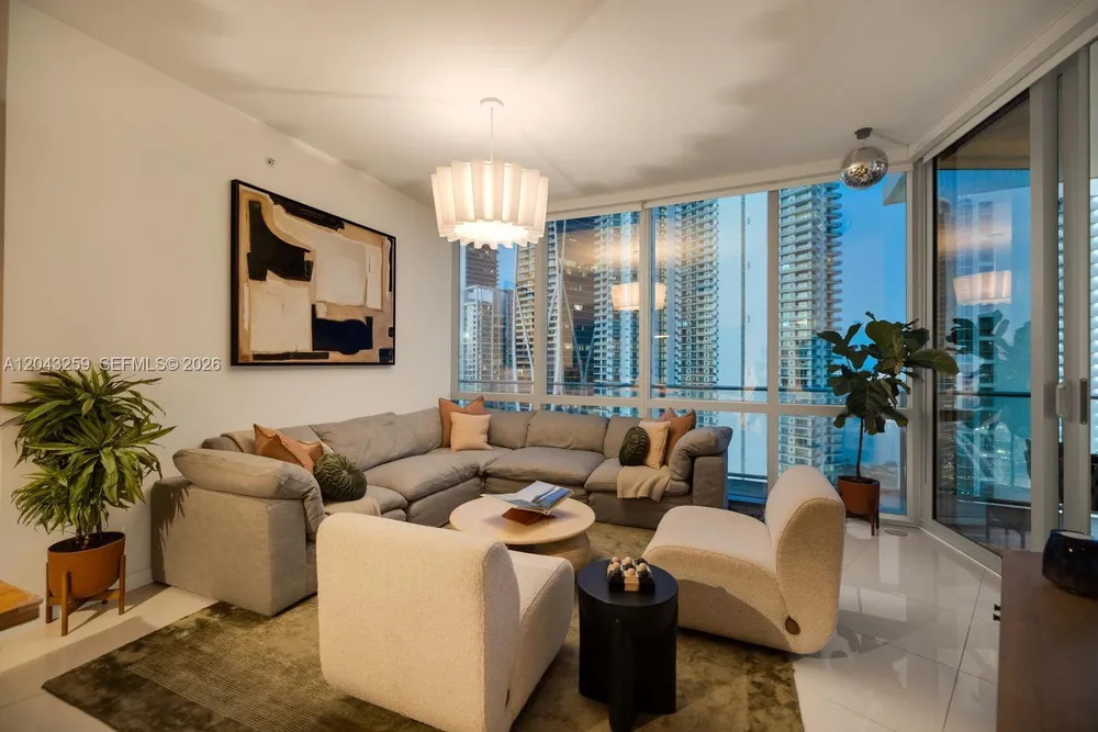 851 NE 1st Ave, Miami, FL 33132