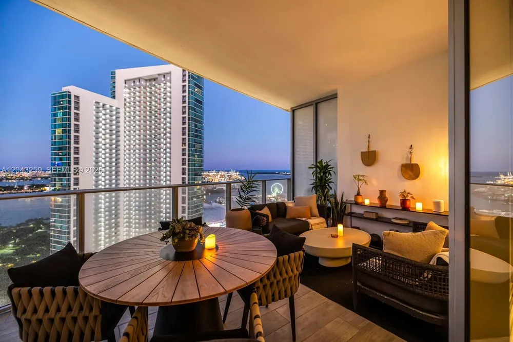 851 NE 1st Ave, Miami, FL 33132