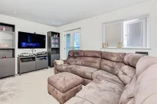 The Avenue, Corby