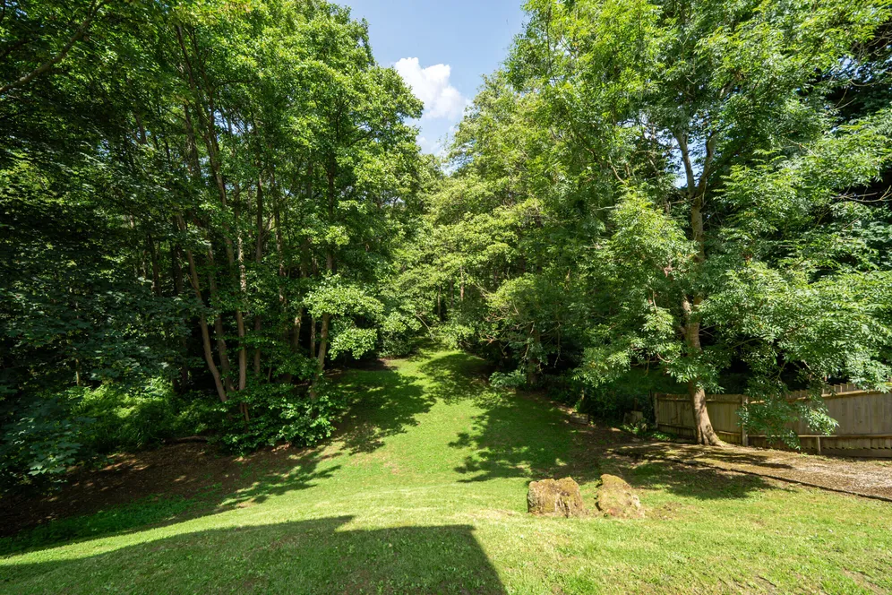 Wey Lodge Close, Liphook, GU30 photo 2
