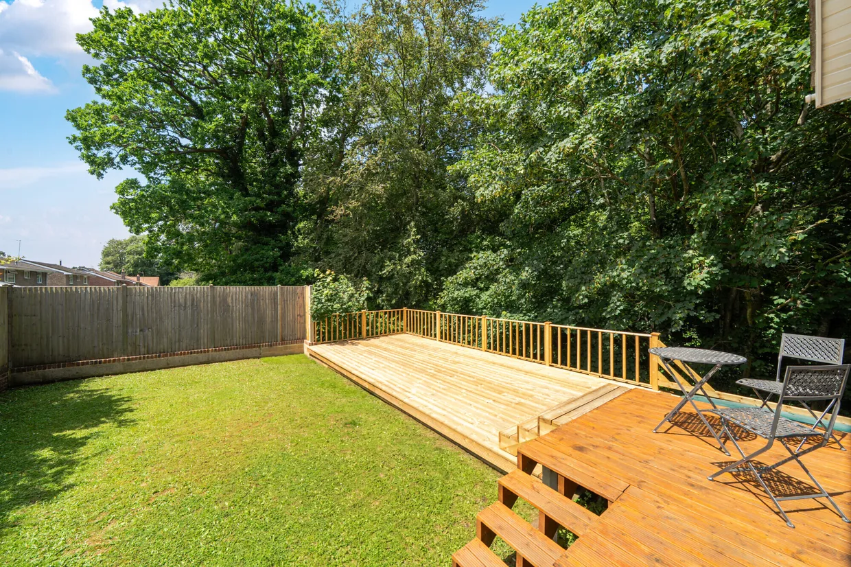 Wey Lodge Close, Liphook, GU30 photo 3