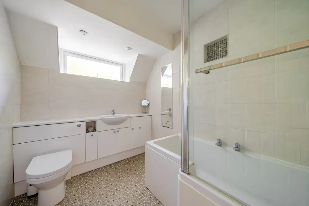 Wey Lodge Close, Liphook, GU30 photo 15