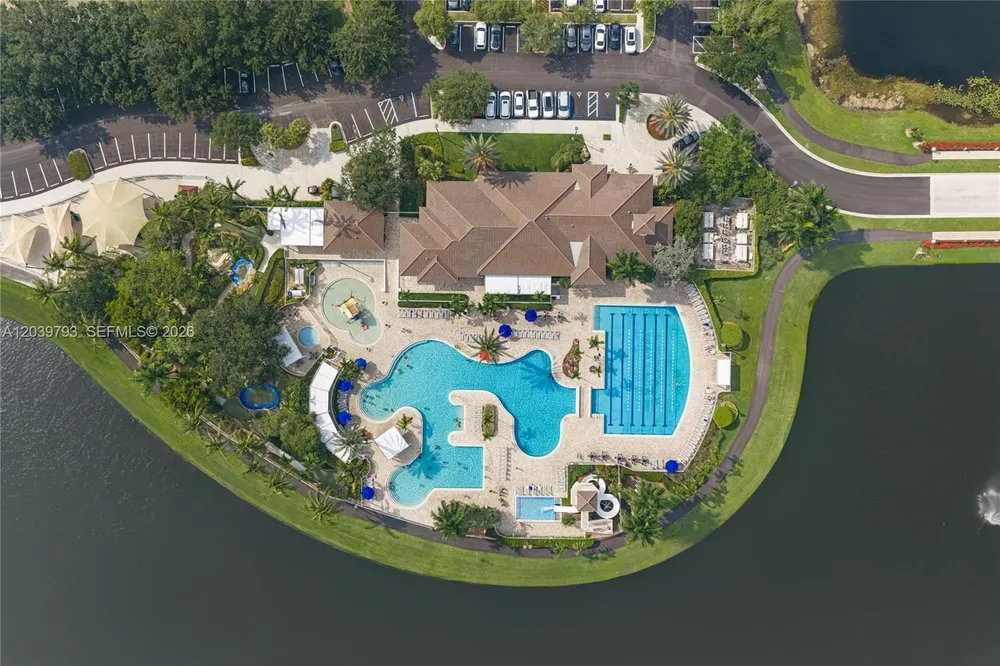 935 Gulfstream Ct, Weston, FL 33327