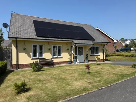 Dolphin Court, New Quay , SA45
