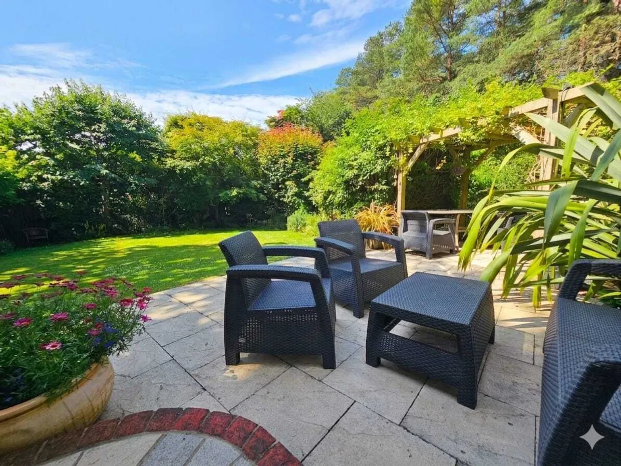 Heathyfields Road, Farnham, GU9 photo 8
