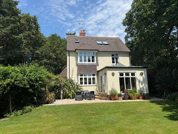 Heathyfields Road, Farnham, GU9