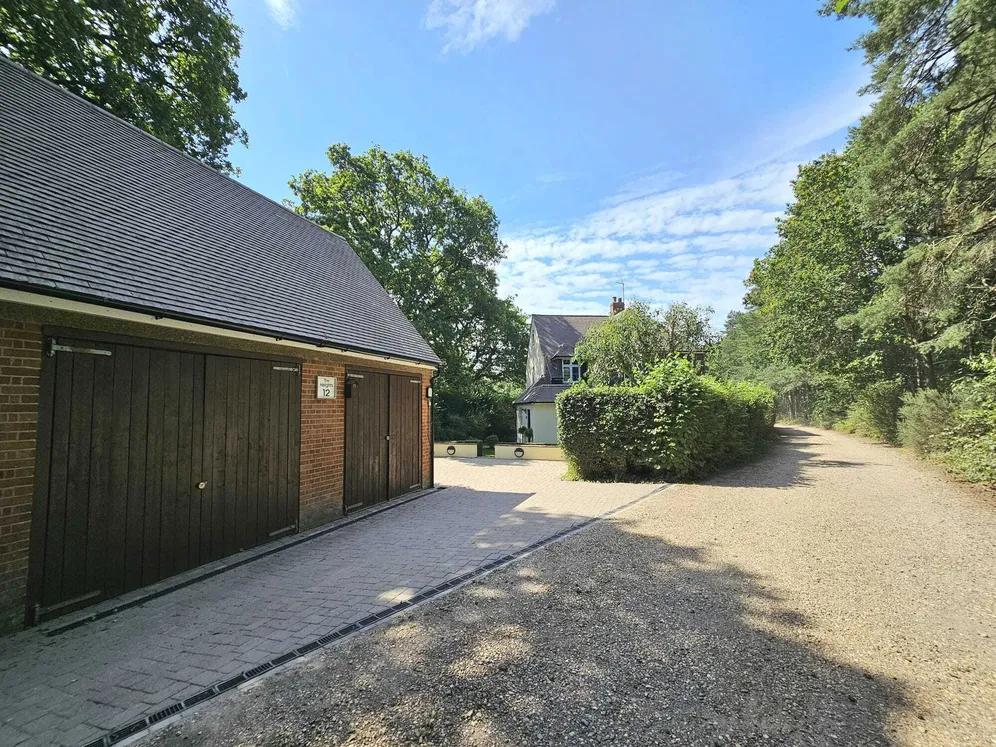 Heathyfields Road, Farnham, GU9 photo 22