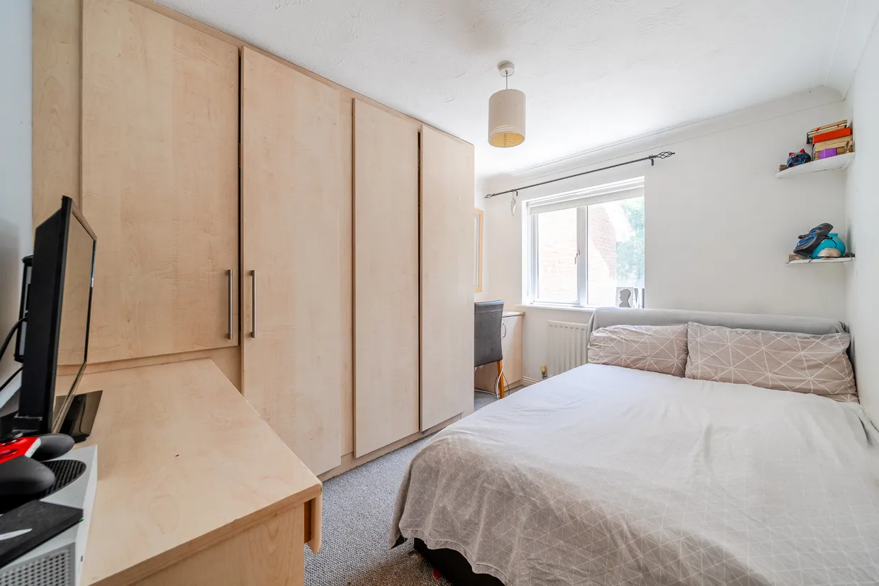 Danesfield Close, Walton-On-Thames, KT12 photo 6
