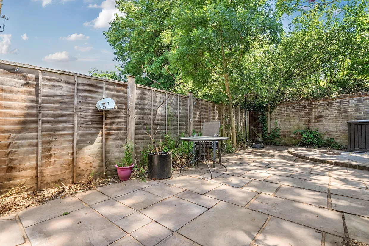 Danesfield Close, Walton-On-Thames, KT12 photo 13