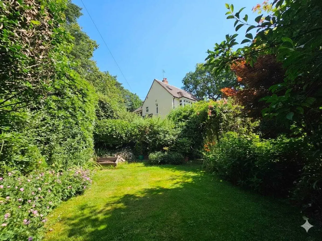 Heathyfields Road, Farnham, GU9 photo 21