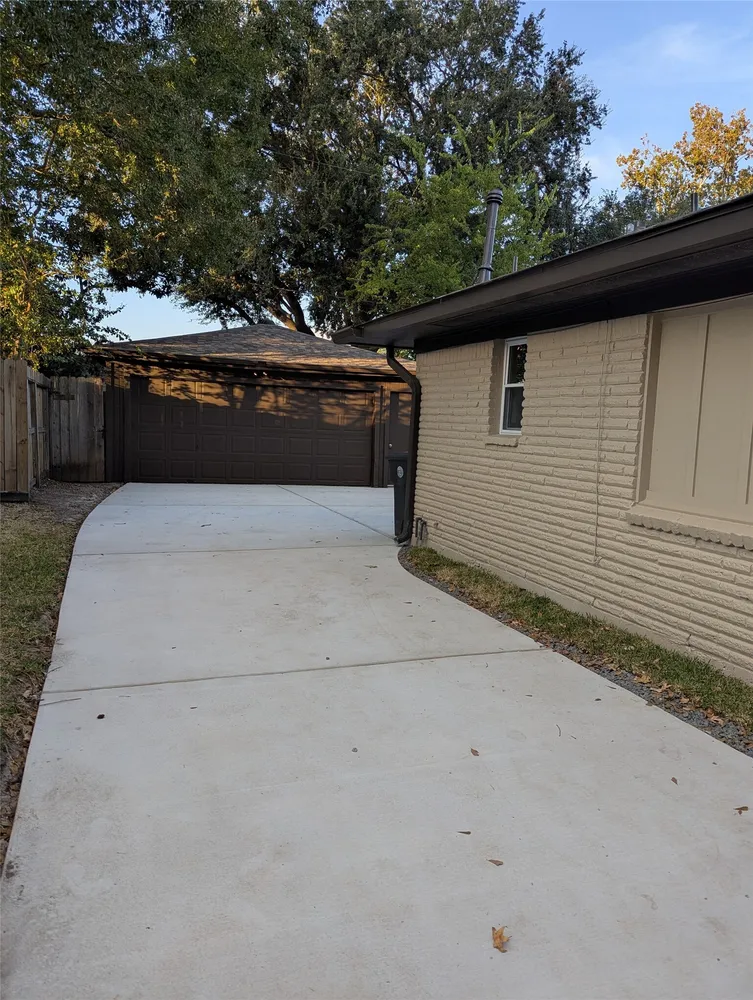6214 Yarwell Dr, Houston, TX 77096