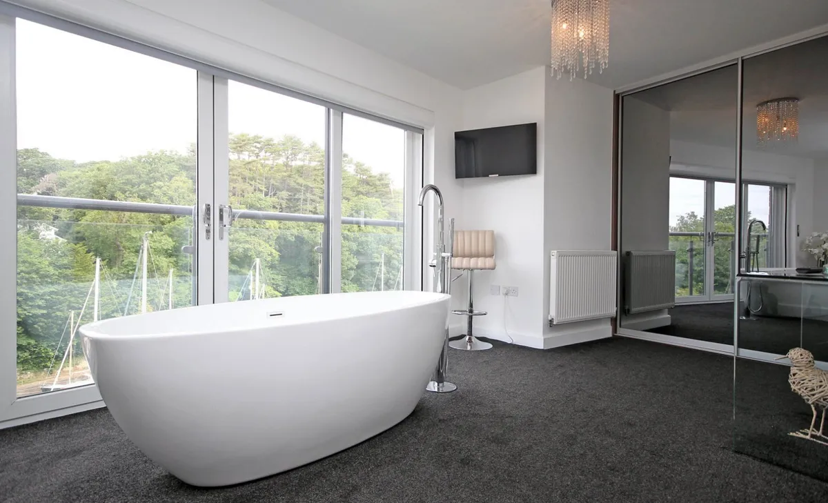Y Felinheli, Gwynedd, LL56
