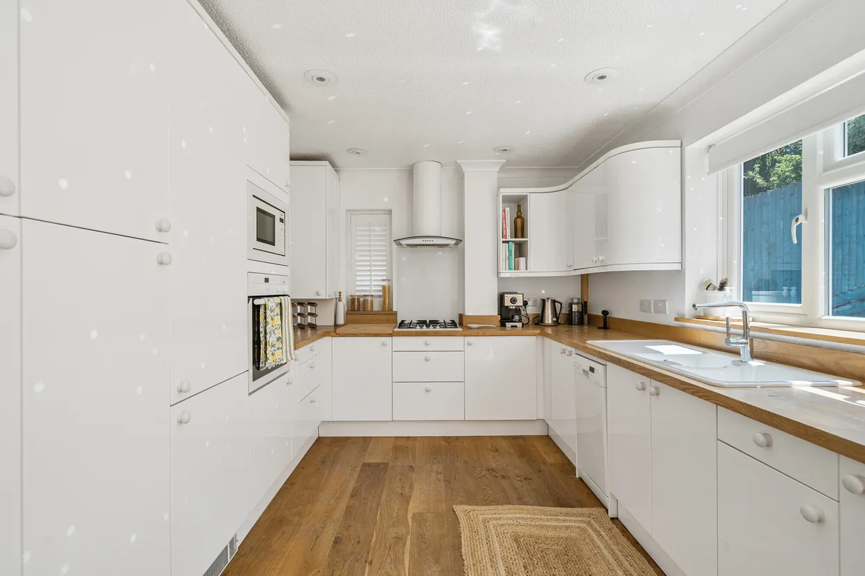 Wychwood Rise, Great Missenden, HP16 photo 9