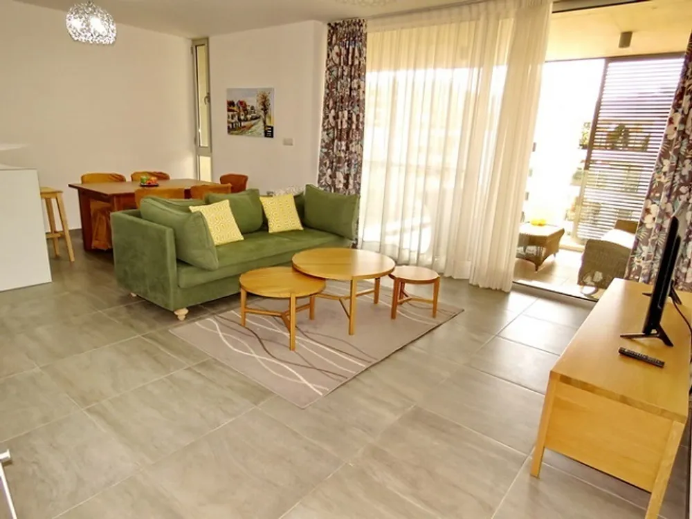 2 B/R Apartment : Limassol, Neapolis