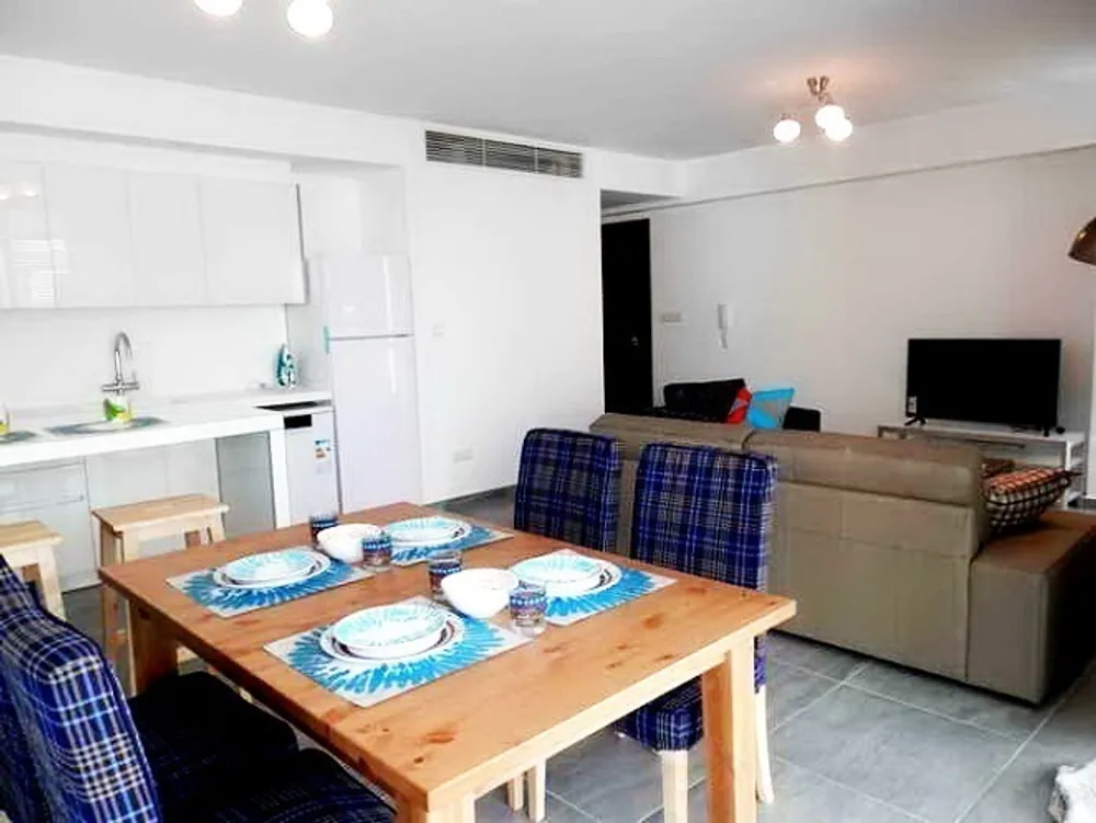 2 B/R Apartment : Limassol, Neapolis