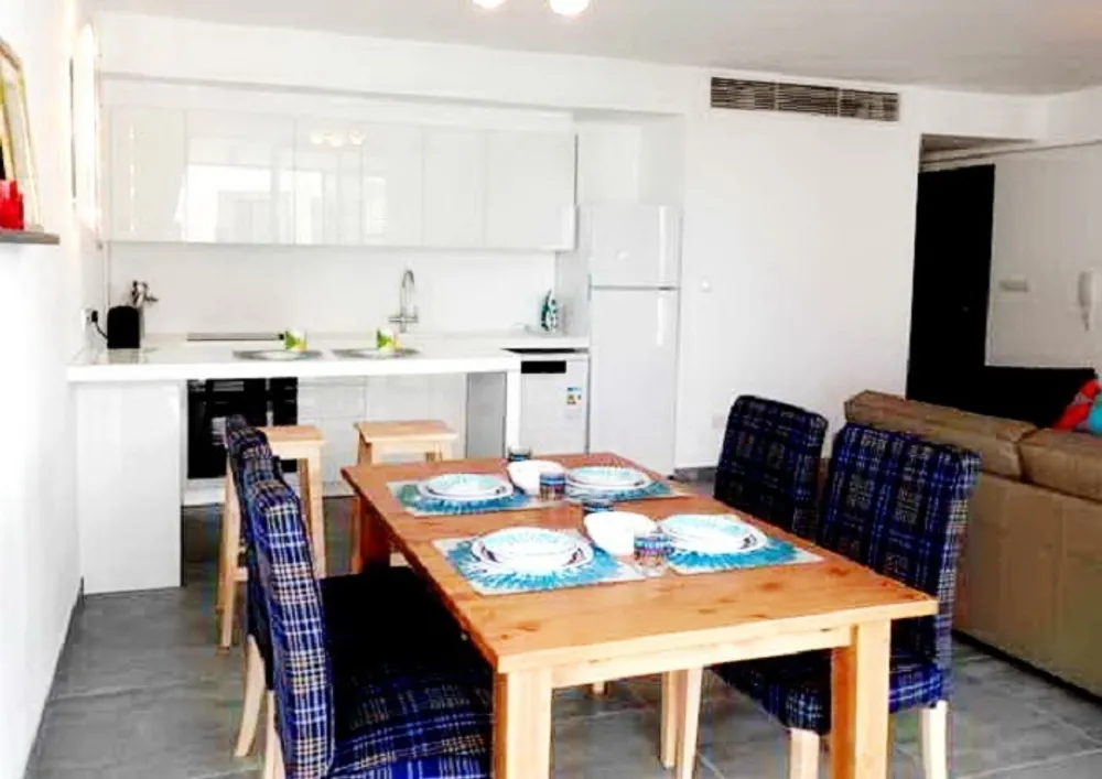 2 B/R Apartment : Limassol, Neapolis