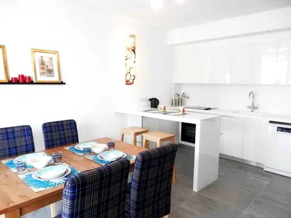 2 B/R Apartment : Limassol, Neapolis